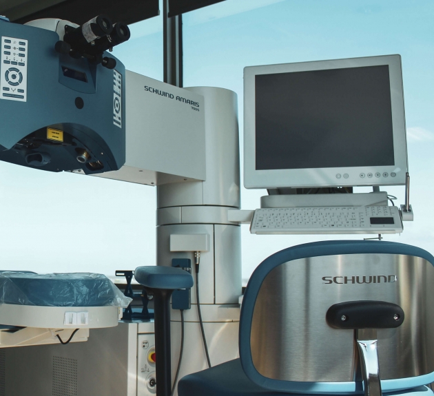 Laser Schwind Amaris 750s dans le bloc opératoire de la clinique d'ophtalmologie IRIS