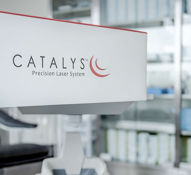 Laser Catalys utilisé pour les chirurgie de lentilles intraoculaires