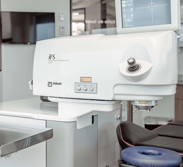 Laser intralase IFS dans le bloc opératoire de la clinique d'ophtalmologie IRIS