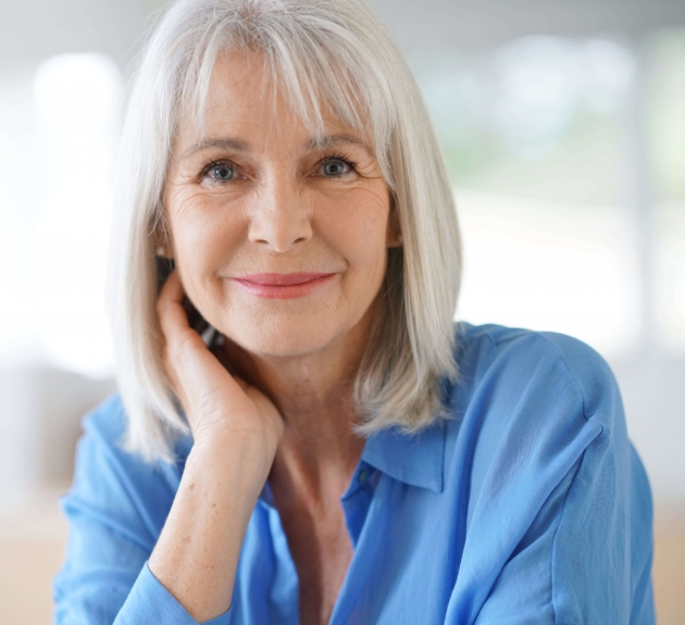 Femme retraitée qui sourit